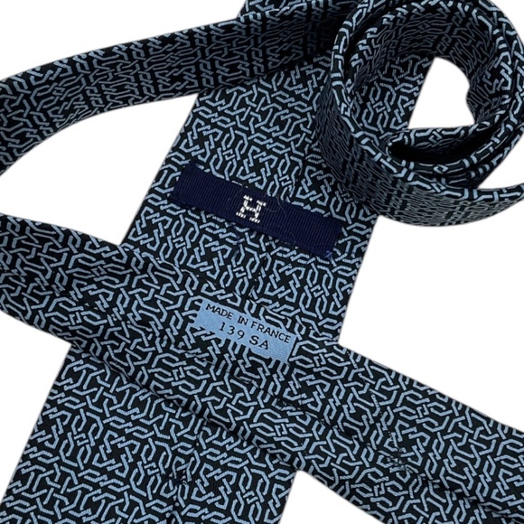 HERMÈS RARE VINTAGE 139 SA Black/Blue Geometric Silk LUXURY Tie FRANCE - Picture 3 of 5